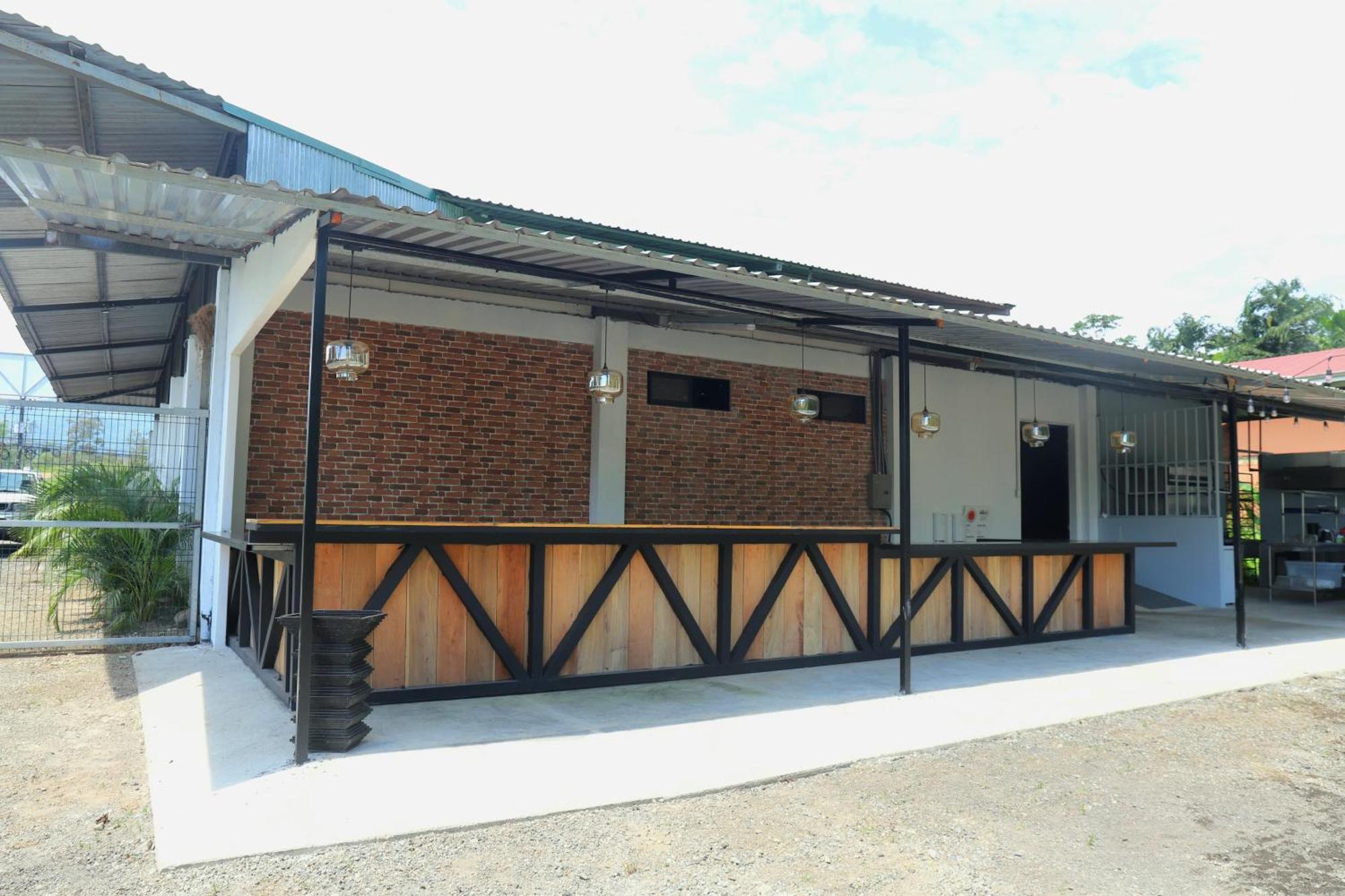 Asha Hostel La Fortuna Exterior photo